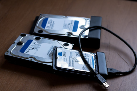 Herramientas de clonación de equipos microinformáticos (Imagen de Clayton Majona en Pixabay) Herramientas de clonación de equipos microinformáticos (Imagen de Clayton Majona en Pixabay)