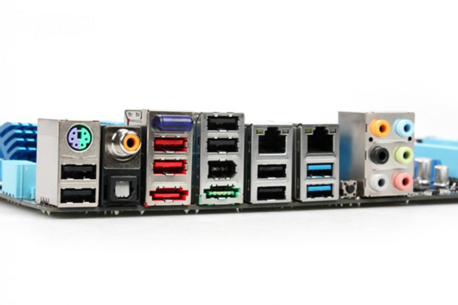 Conectores externos de la placa base Conectores externos de la placa base