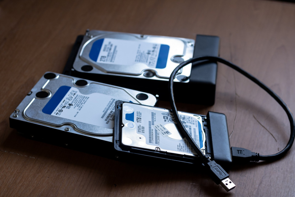 Herramientas de clonación de equipos microinformáticos (Imagen de Clayton Majona en Pixabay) Herramientas de clonación de equipos microinformáticos (Imagen de Clayton Majona en Pixabay)