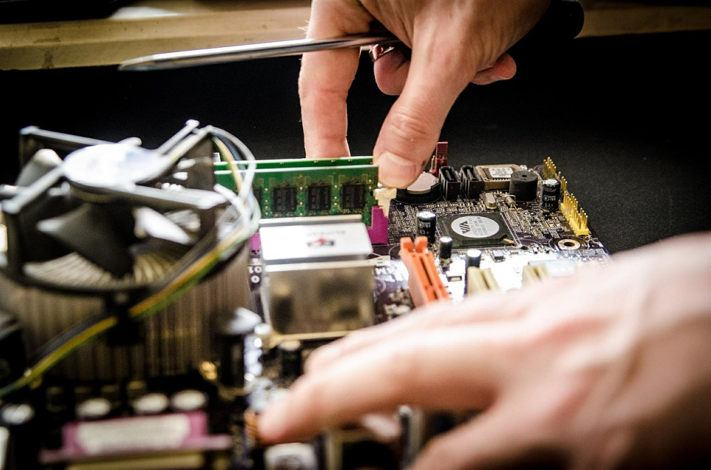 Mantenimiento de equipos microinformáticos Mantenimiento de equipos microinformáticos